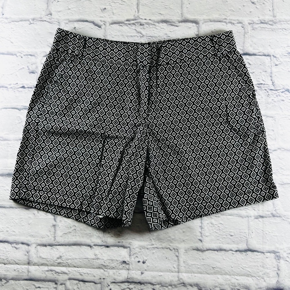 Land'N Sea Women Shorts 8 Black White Geometric Diamond 4 Pocket Comfort Stretch - Picture 2 of 8